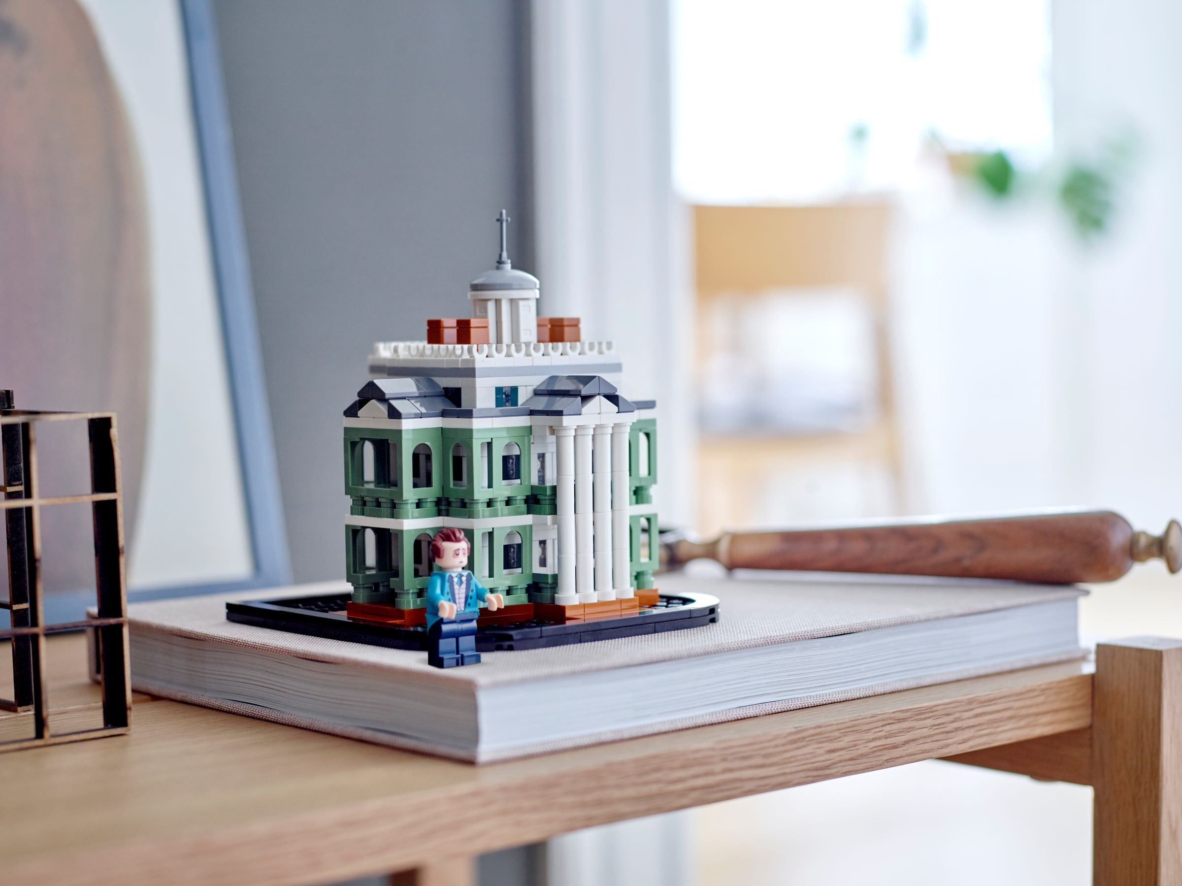 Zdjęcie galerii dla zestawu LEGO Disney 40521 Nawiedzona rezydencja Nawiedzony Dwór Kamerdyner