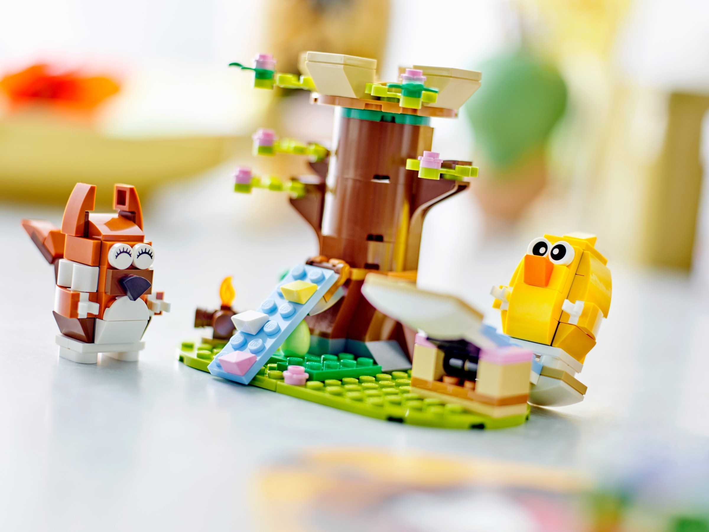 Zdjęcie galerii dla zestawu klocki LEGO Icons 40709 Wiosenny plac zabaw dla zwierzątek