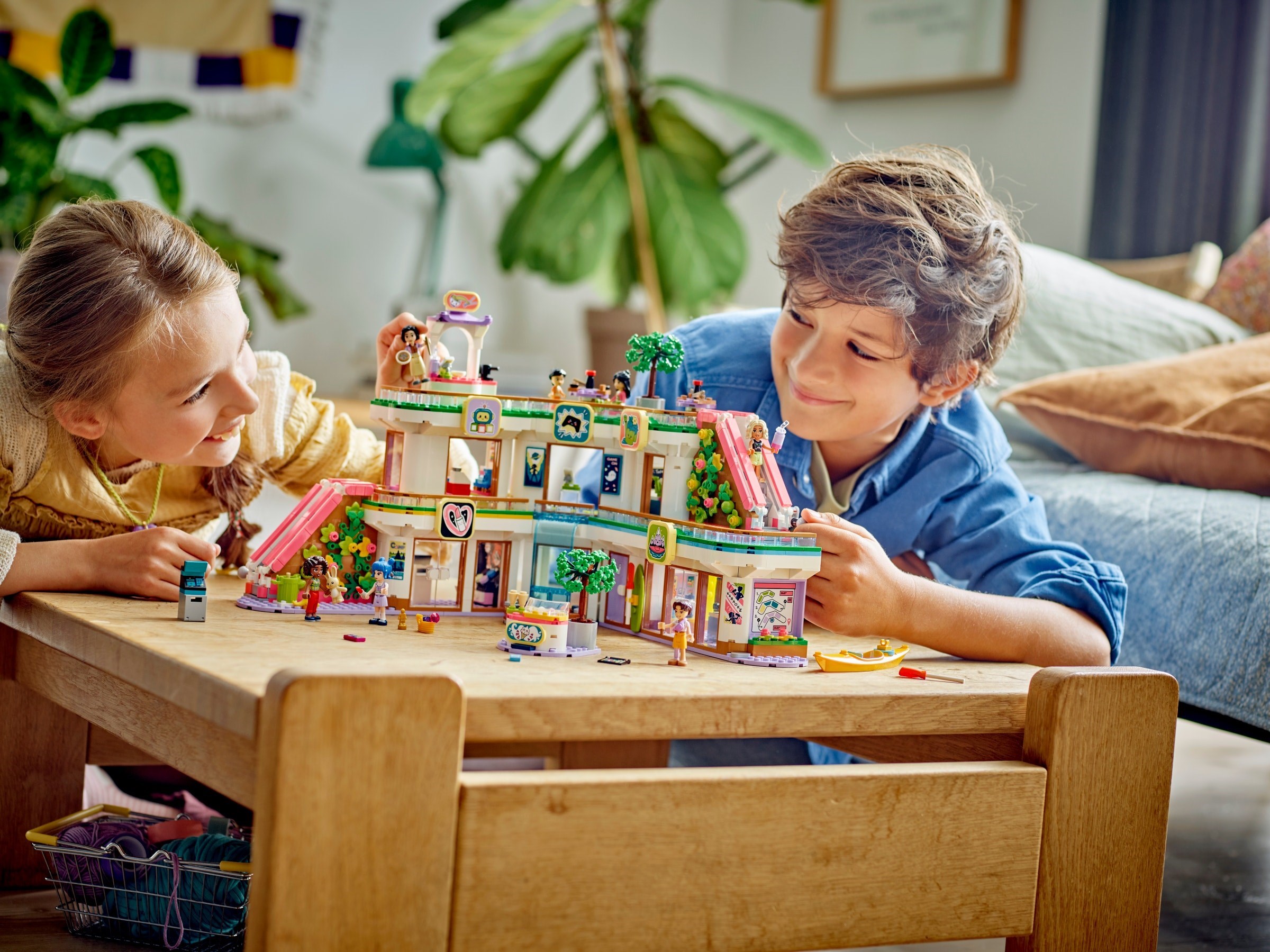 Zdjęcie galerii dla zestawu LEGO Friends Centrum handlowe w Heartlake City 42604 market sklep